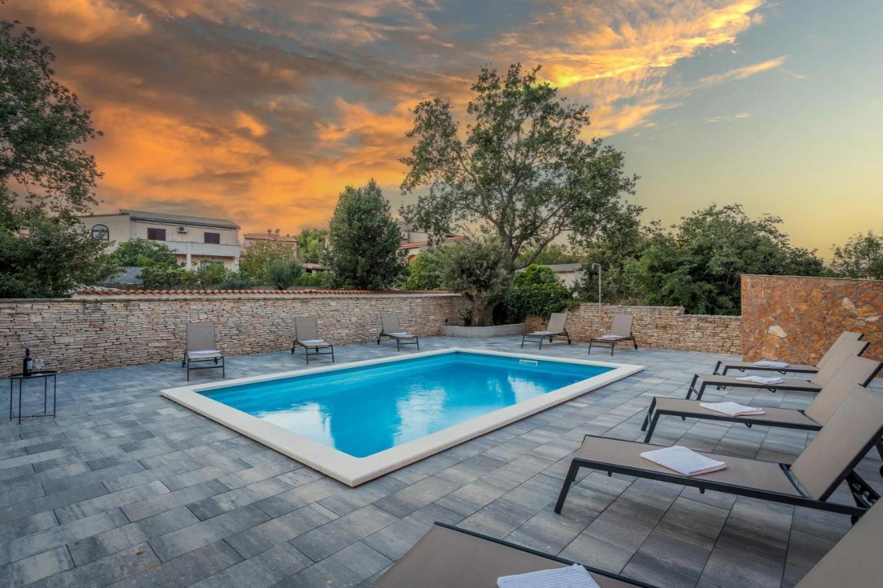 Apartments Cesare With Shared Pool Ližnjan Buitenkant foto