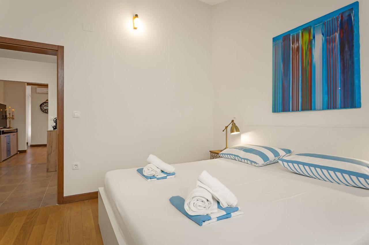 Apartments Cesare With Shared Pool Ližnjan Buitenkant foto