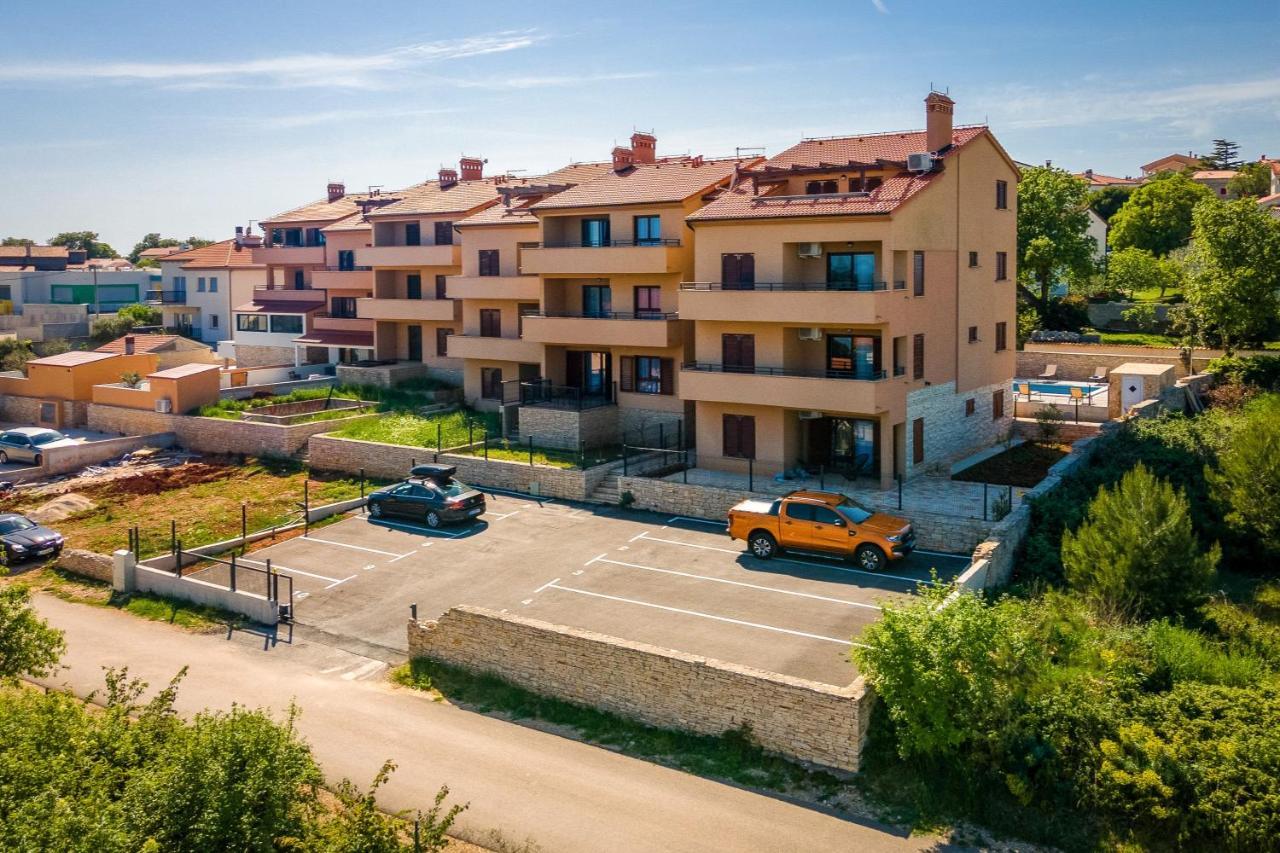 Apartments Cesare With Shared Pool Ližnjan Buitenkant foto