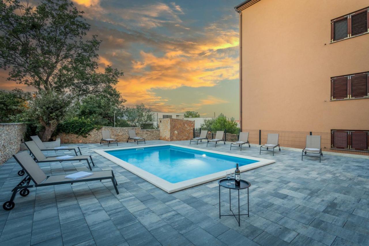 Apartments Cesare With Shared Pool Ližnjan Buitenkant foto