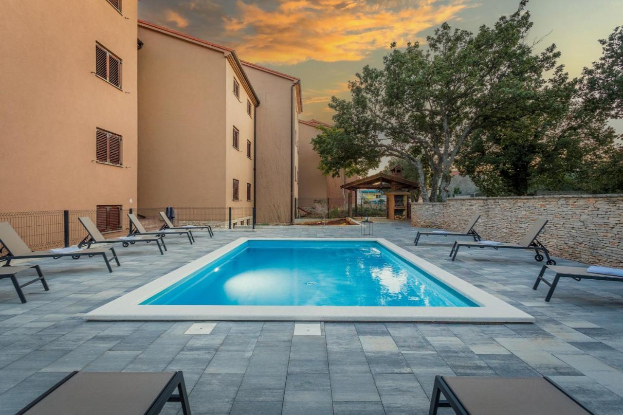 Apartments Cesare With Shared Pool Ližnjan Buitenkant foto